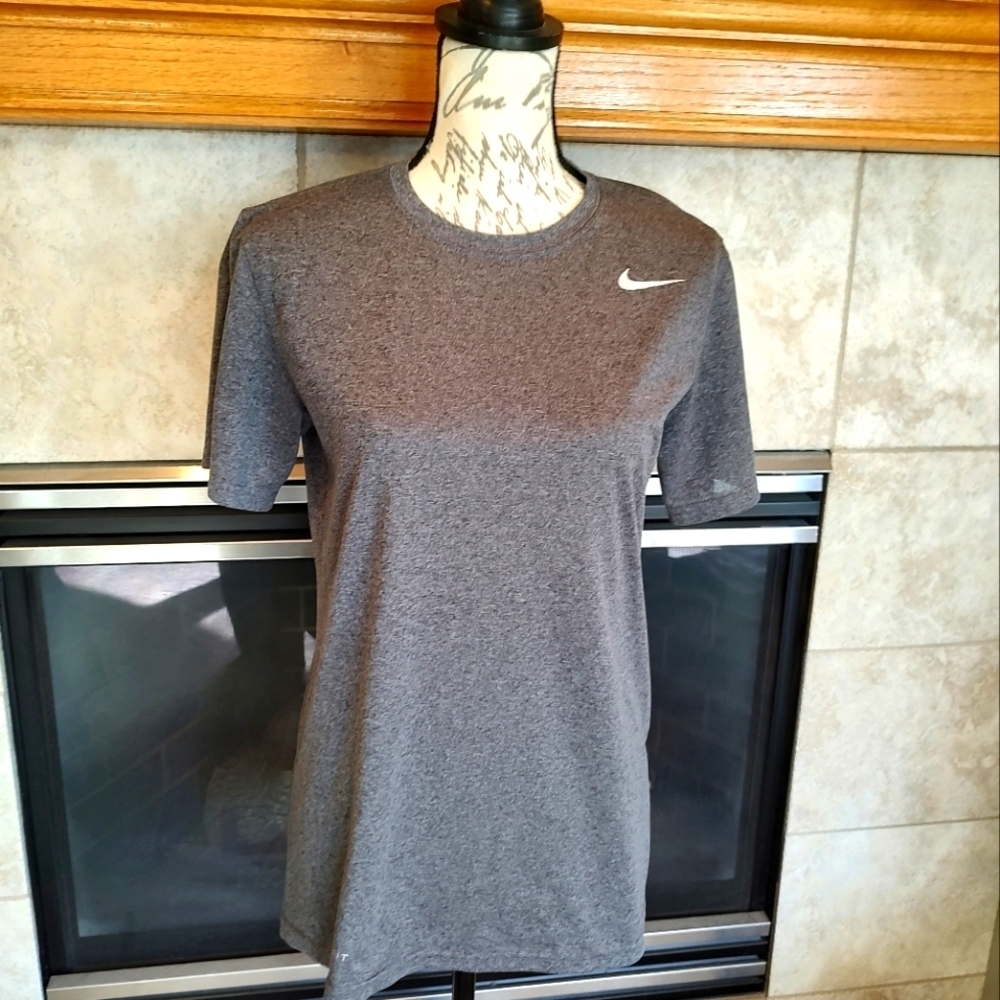 💥3/$20 Nike Dri-fit Short Sleeve Gray T-Shirt!